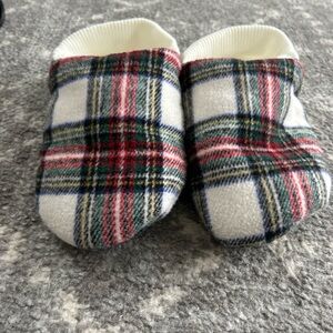 Kids plaid slipper socks size M/L (shoe size 2-5) from target